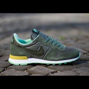nike internationalist mint green